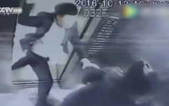 Video:Đánh dã man một phụ nữ vì bị nhắc hút thuốc