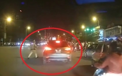 Tài xế ô tô lừa CSGT để bỏ chạy giữa phố Hà Nội