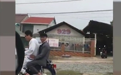 Video: Thanh niên chở ông già lạng lách, bị ôtô chặn đầu nhắc nhở