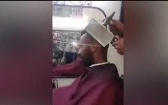 Video: Dân chơi Ả-rập cắt tóc bằng búa và dao thái thịt