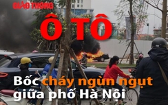 Video xe Nissan cháy ngùn ngụt giữa phố Hà Nội