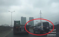 Video:Hoảng hồn xe 7 chỗ đi giật lùi trên đường vành đai 3
