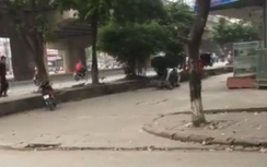 Video: Thanh niên phi lên vỉa hè trốn chốt 141 bị ngã sấp mặt