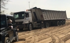 Video:Thái tử Dubai lái Mercedes giải cứu xe tải mắc kẹt ở sa mạc