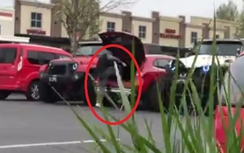 Video: Người đàn ông đi Mercedes đỗ xe bừa bãi và cái kết đắng