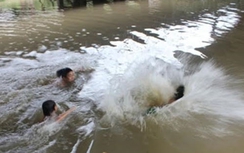 3 học sinh THPT chết đuối khi tắm sông Cầu