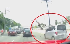 Video:Vừa sang đường vừa gọi điện, cô gái bị ô tô hất "lên trời"
