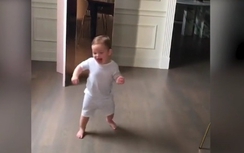 Video: Cháu ngoại 3 tuổi của ông Trump "đi điệu" hút triệu lượt xem