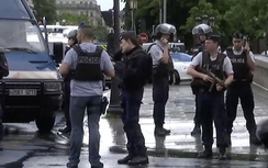 Kẻ dùng búa tấn công cảnh sát ở Paris tự nhận mình là IS