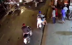 Video: Xe 7 chỗ "nổi điên" trong đêm khiến 2 người tử vong