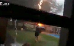 Video: Sét đánh trúng bé trai 12 tuổi tóe lửa giữa sân nhà