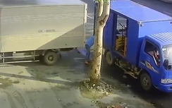Video: Tài xế lùi xe tải đâm người đàn ông chấn thương sọ não