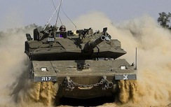 Xe tăng Israel bắn phá dữ dội căn cứ quân sự của Syria
