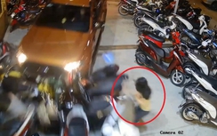Video: Ford Ranger điên cuồng đâm hàng loạt xe máy trước cửa phòng Gym