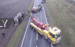 Video: Cận cảnh xe tải quân sự Mỹ gặp nạn ở Ba Lan