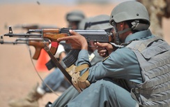 Mỹ muốn Afghanistan "vứt" hết súng AK mà Nga tặng trong quá khứ