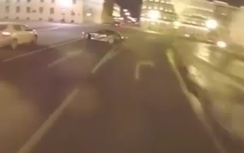 Video: Phóng siêu xe phá rối quảng trường, buông lời thách thức cảnh sát
