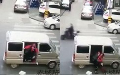 Video: Bé gái bị bắt cóc đưa lên ô tô trong vài giây