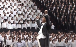 Video: Choáng với 10.000 người hát mừng Giáng sinh cùng một lúc