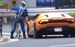 Video: Cảnh sát Nhật phóng xe đạp đuổi bắt Lamborghini vi phạm giao thông