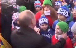 Video: Tổng thống Putin nô đùa với trẻ em ở Điện Kremlin