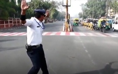 Video: CSGT vừa nhảy Michael Jackson vừa điều tiết giao thông gây "sốt" MXH