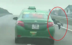 Video: Tài xế taxi hất cảnh sát lên nắp capo bỏ chạy gần 20km