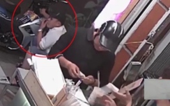 Video: Thanh niên "cuỗm" xe máy ngay trước mặt chủ quán