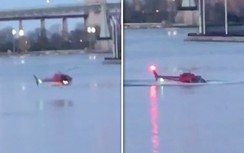 Video: Khoảnh khắc trực thăng lao xuống sông, 2 người thiệt mạng