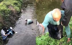Video: Cụ ông 90 tuổi lao xuống dòng sông lạnh buốt cứu bé trai