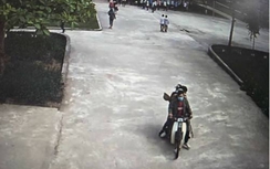 Bốn thanh niên "hổ báo" phi xe máy vào trường tìm đánh học sinh