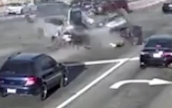 Video: Ôtô đâm nhau nát vụn giữa ngã tư, 3 người chết tại chỗ