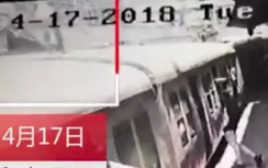 Video: Đường điện tóe lửa giật chết người đàn ông trên nóc tàu hỏa