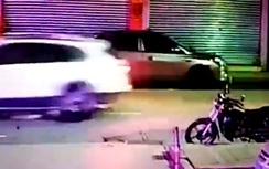 Video: Say rượu đổ gục giữa đường, "ma men" bị ô tô cán chết