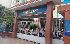 Dọa cho học sinh... ngậm dép, một cô giáo bị kỷ luật