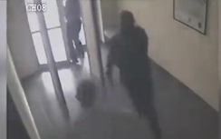 Video: Tòa vừa tuyên án, bị cáo lao thẳng ra ngoài chạy trốn