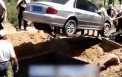 Video lạ: Người đàn ông được chôn cất trong ô tô thay quan tài