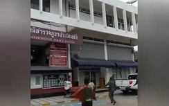 Giải cứu người phụ nữ Thái Lan định nhảy lầu tại sở cảnh sát
