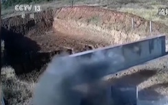 Video: Nam sinh ném lựu đạn bị văng ngược trở lại và cái kết