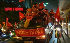 Video: Muôn kiểu ăn mừng Việt Nam thắng AFF Cup gây sốc trên đường