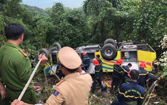 Xe lao vực đèo Hải Vân, 21 sinh viên bị thương, 1 tử vong