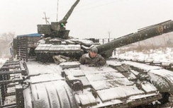 Ukraine triển khai xe tăng đẩy lùi phe ly khai tại sân bay Donetsk