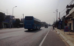 Trên đường đi học, nữ sinh bị xe khách tông chết