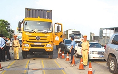 Hải Dương: Một đêm bắt 15 xe quá tải, phạt gần 600 triệu đồng