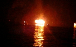 Cháy tàu du lịch trên vịnh Hạ Long, 25 người thoát nạn