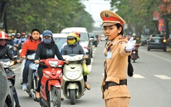 Những “bóng hồng” chỉ huy giao thông trên phố