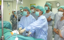 “Doctor Lương” và chuyện “xuất khẩu” mổ u tuyến giáp