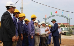 Sở GTVT Quảng Bình động viên thi công cầu Lý Hòa ngày Tết