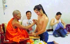 Minh oan cho nhà sư ở Thái Lan bị chỉ trích vì "sờ ngực"