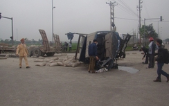 Hà Tĩnh: Hai xe tải đấu đầu, 3 người nguy kịch
